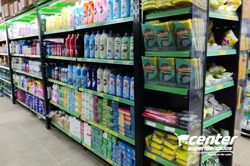 Corredor de produtos de limpeza do Center